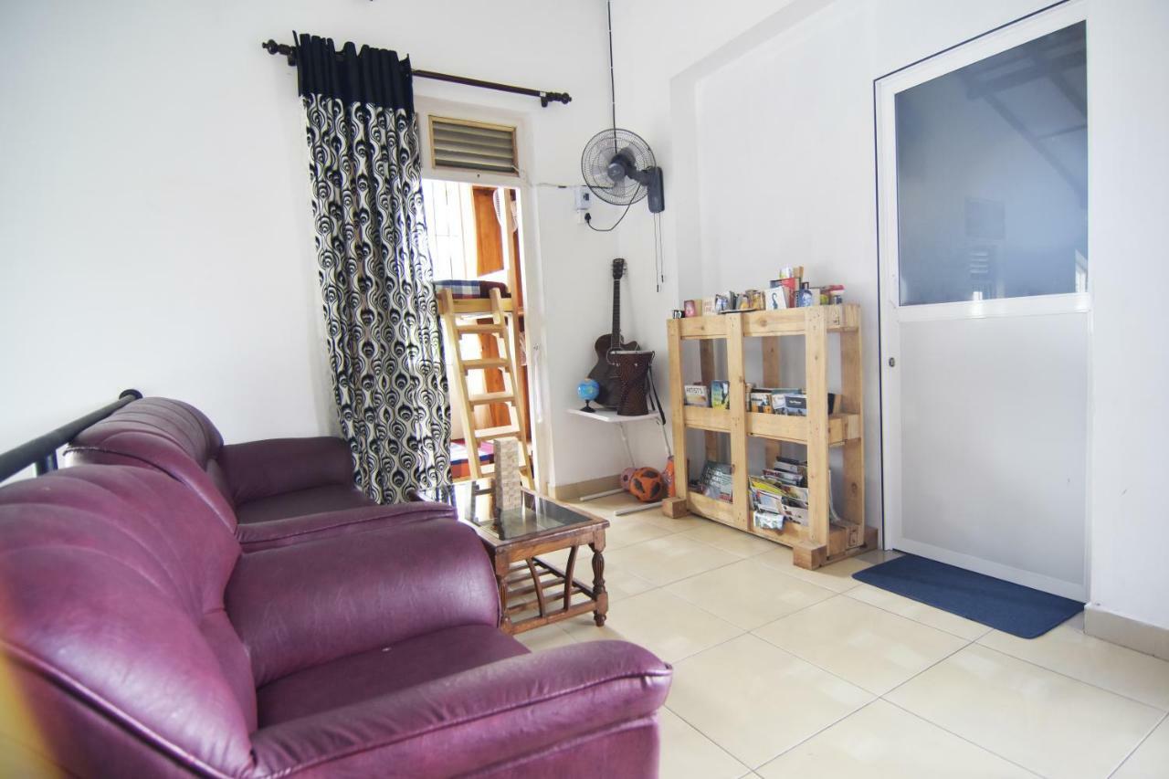 Yoyo Airport Hostel Negombo Bagian luar foto